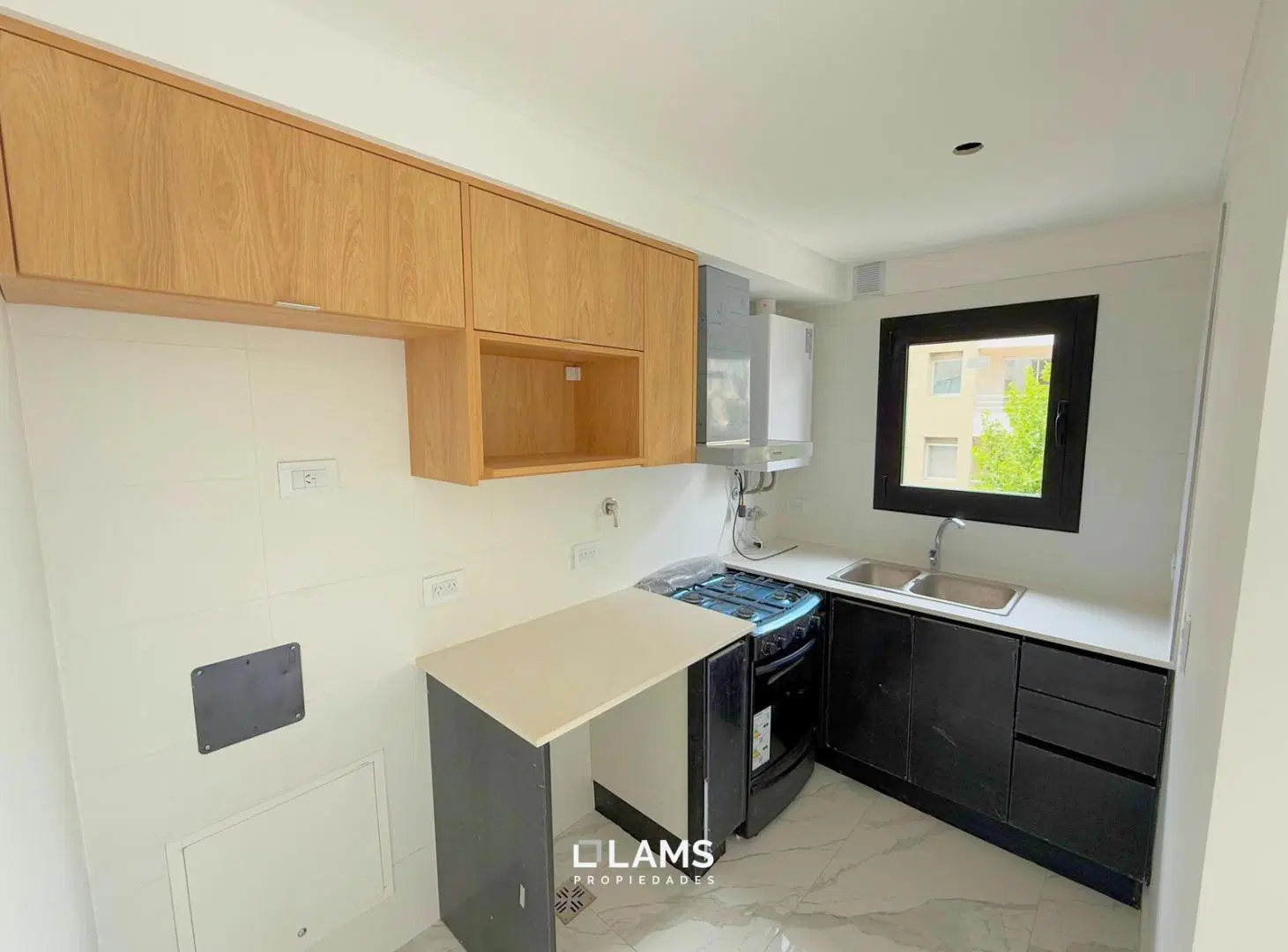 Semipiso 2 ambientes con balcón al frente - Venta - Plaza Mitre 3