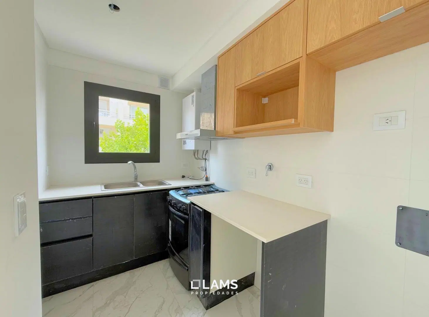 Departamento en Venta a Extrenar a la Calle con Cochera 4