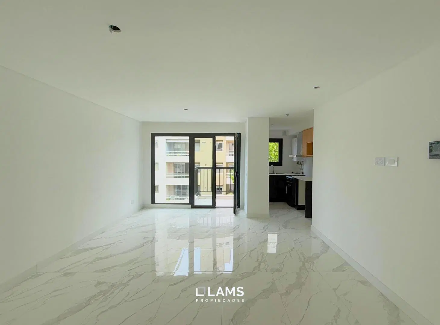 Departamento en Venta a Extrenar a la Calle con Cochera 2