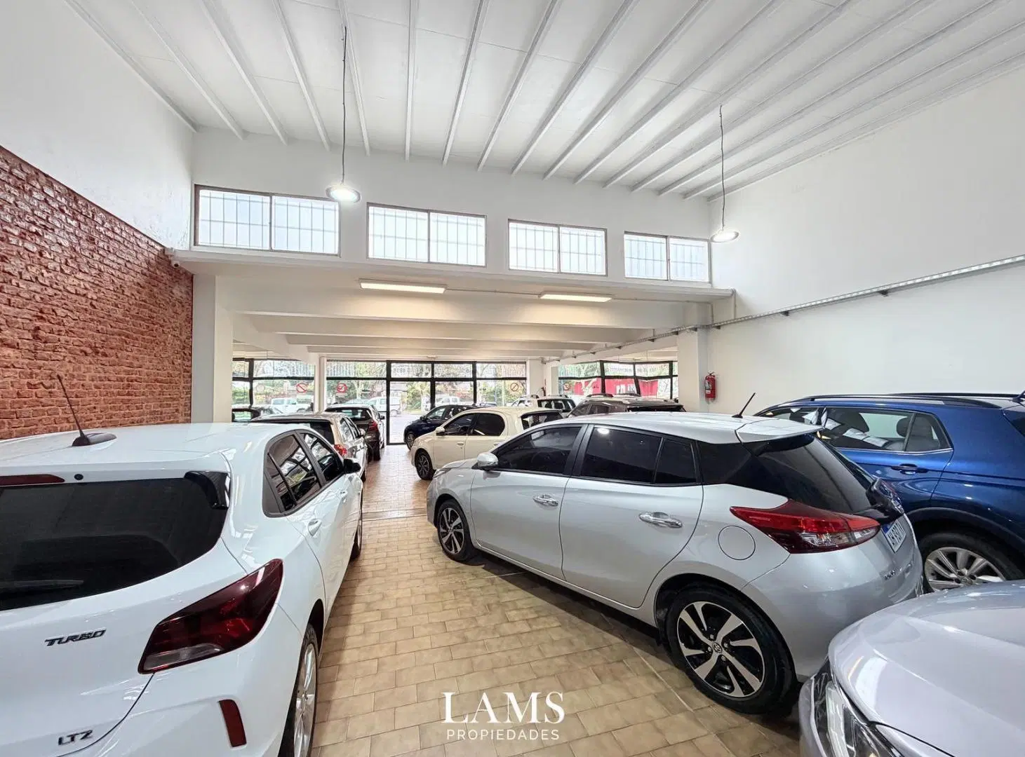Local sobre Av. Luro - Venta y alquiler 2