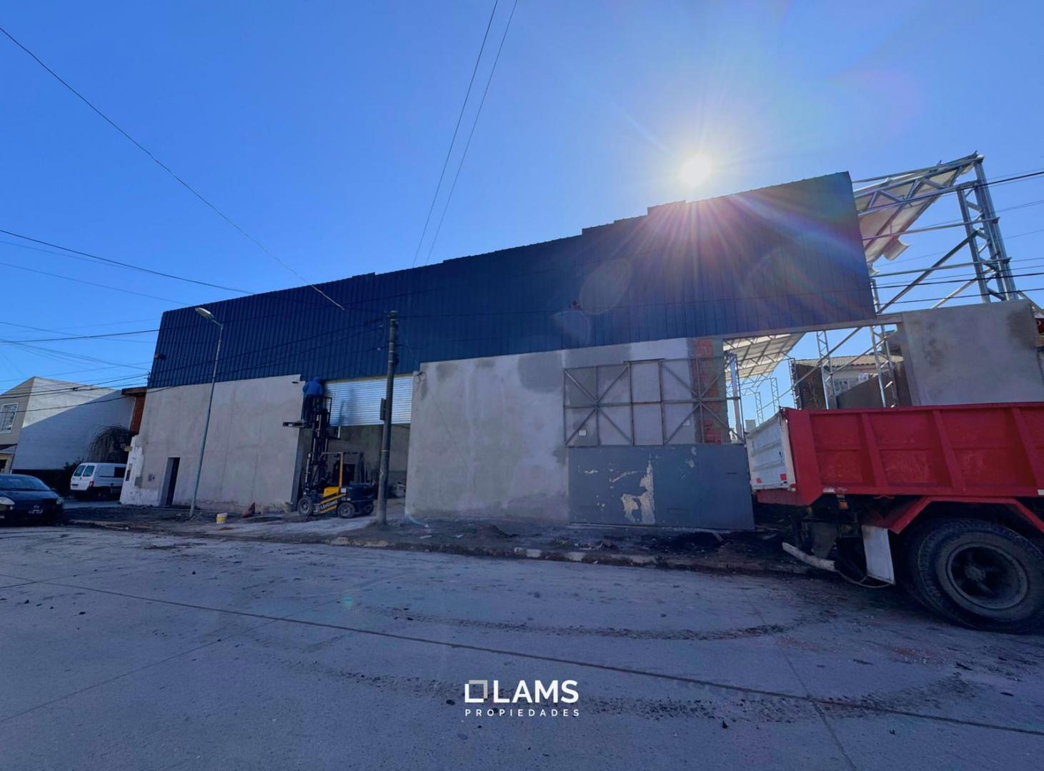 Foto de Galpón/Nave 766m2 en alquiler - Barrio Los Andes - Champagnat - Mar del, imagen 2