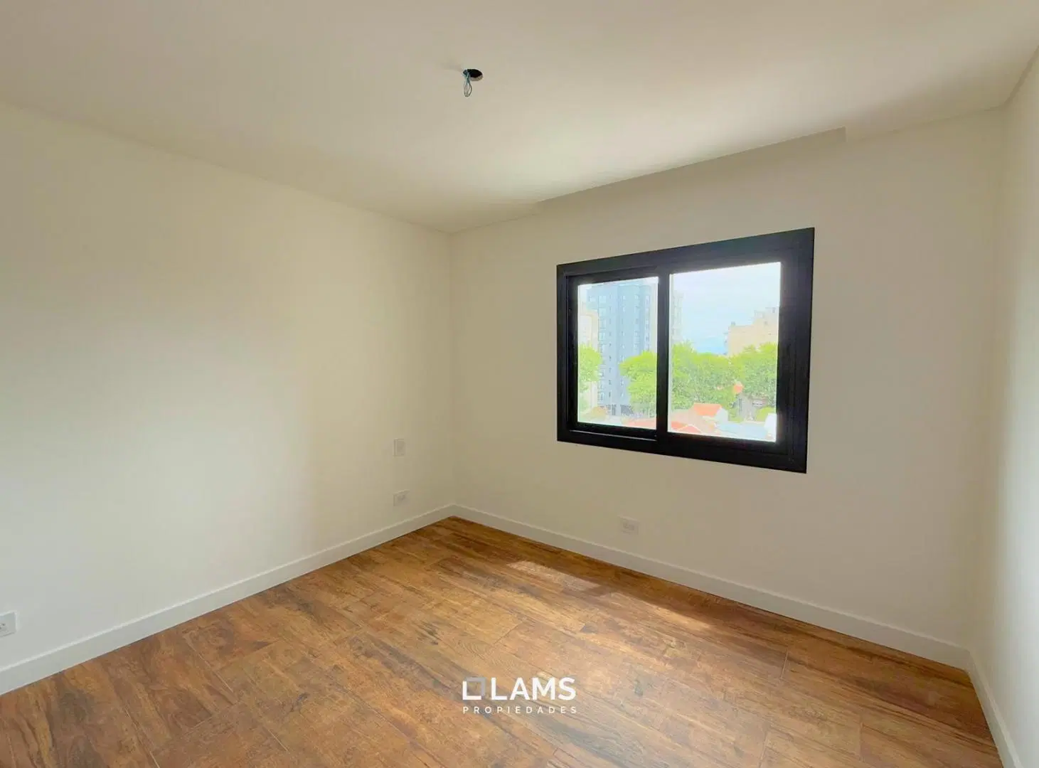 Semipiso en Venta 3 ambientes con balcón al frente - Plaza Mitre 2