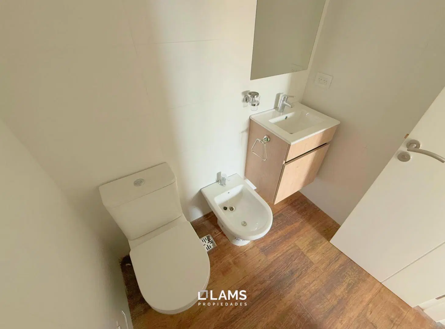 Semipiso en Venta 3 ambientes con balcón al frente - Plaza Mitre 8