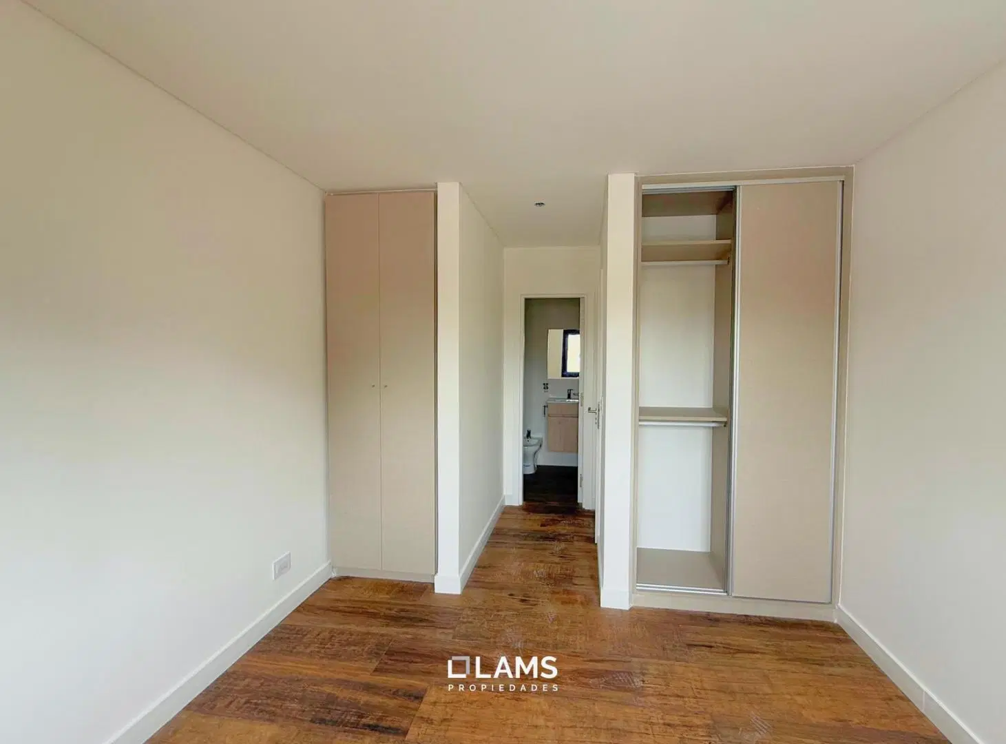 Semipiso en Venta 3 ambientes con balcón al frente - Plaza Mitre 3