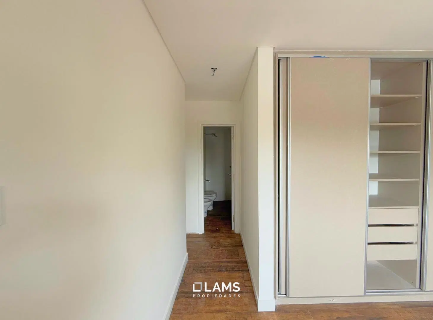 Semipiso en Venta 3 ambientes con balcón al frente - Plaza Mitre 8