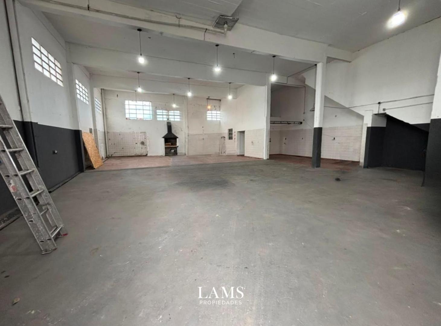 Foto de Alquiler - Amplio galpón de 230 m2 - Barrio 9 de julio, imagen 3