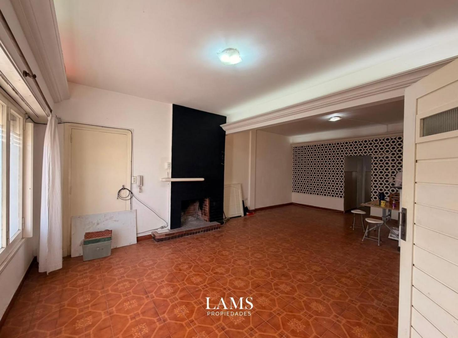 Foto de Alquiler - Ph 3 ambientes para uso profesional - Zona La Perla, imagen 3