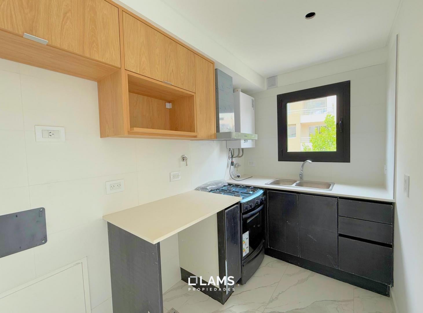 Foto de Semipiso 2 ambientes con balcón al frente - Venta - Plaza Mitre, imagen 3