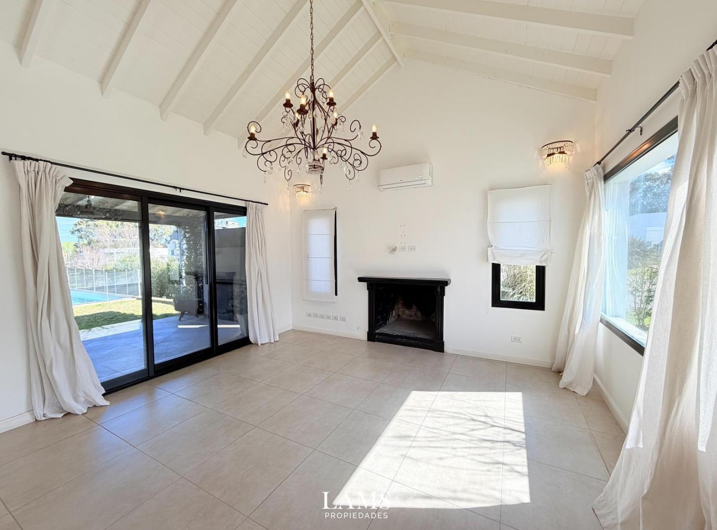 Foto de Venta - Casa 4 ambientes - Barrio Privado Rumencó, imagen 3
