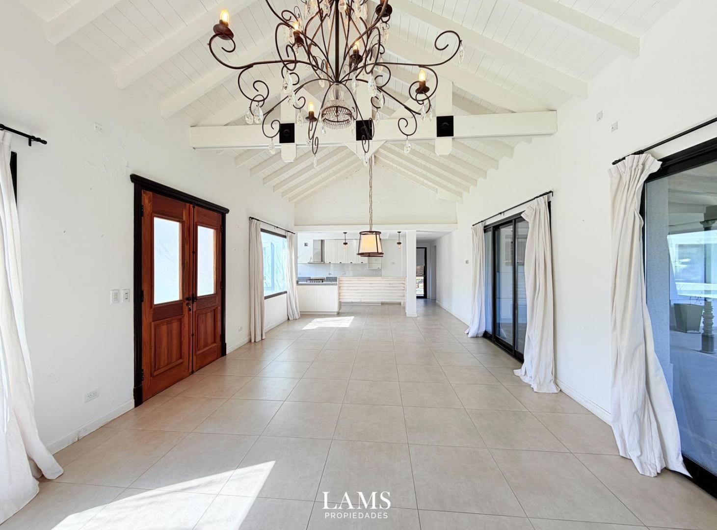 Foto de Venta - Casa 4 ambientes - Barrio Privado Rumencó, imagen 1