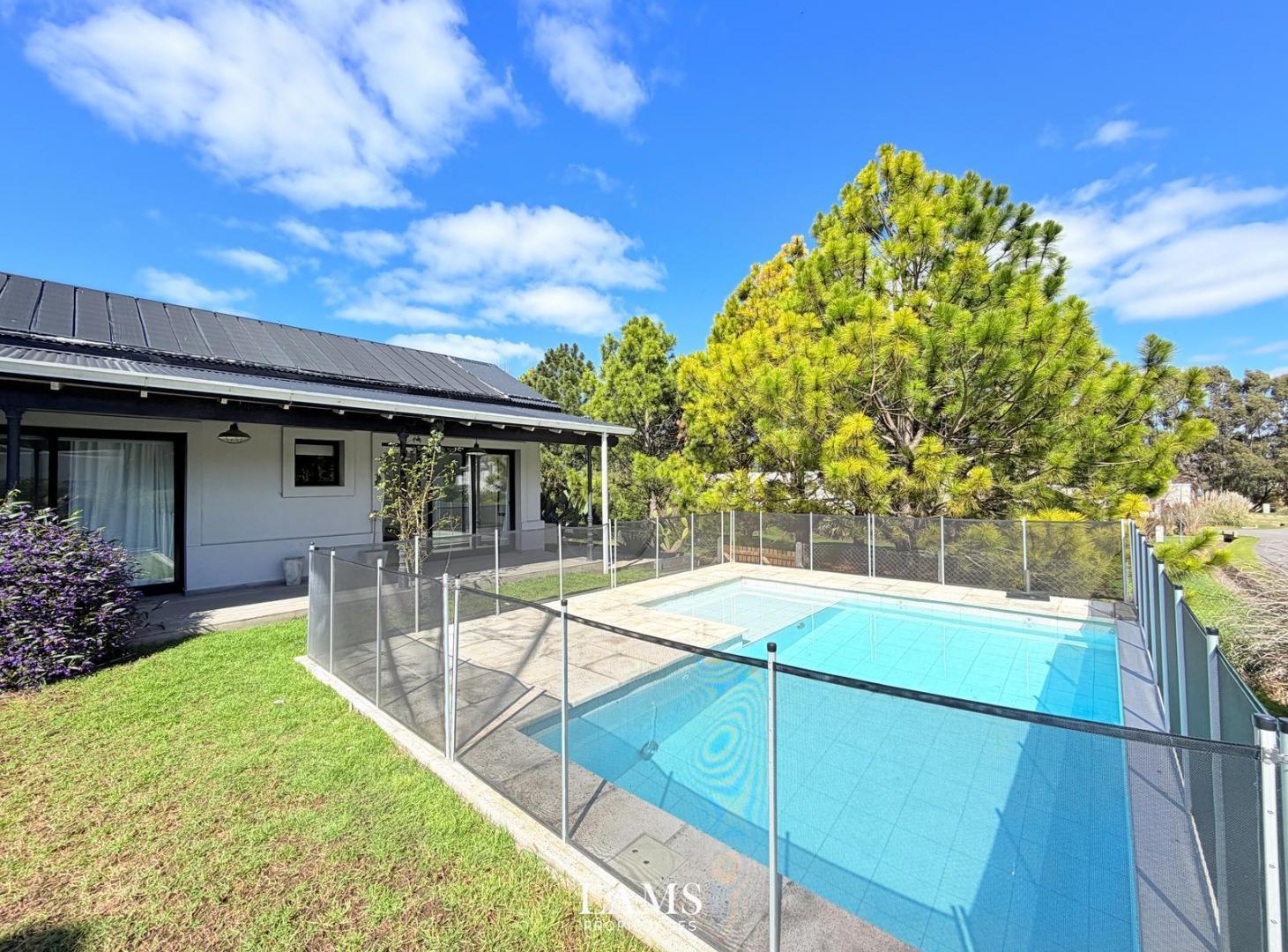 Foto de Alquiler 12/24 meses - Casa 4 ambientes con piscina - Barrio Privado, imagen 1