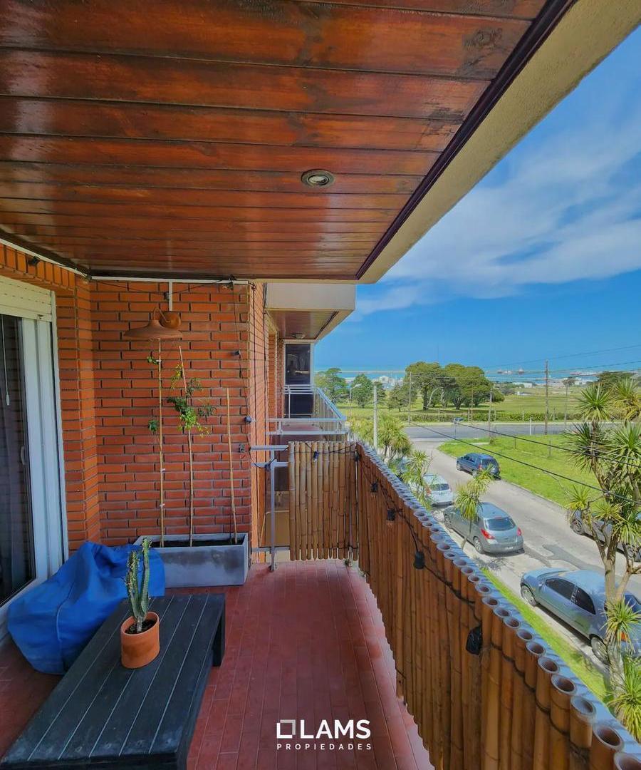 Foto de Departamento 2 ambientes con balcón al frente - En Venta - Playa Grande, imagen 2