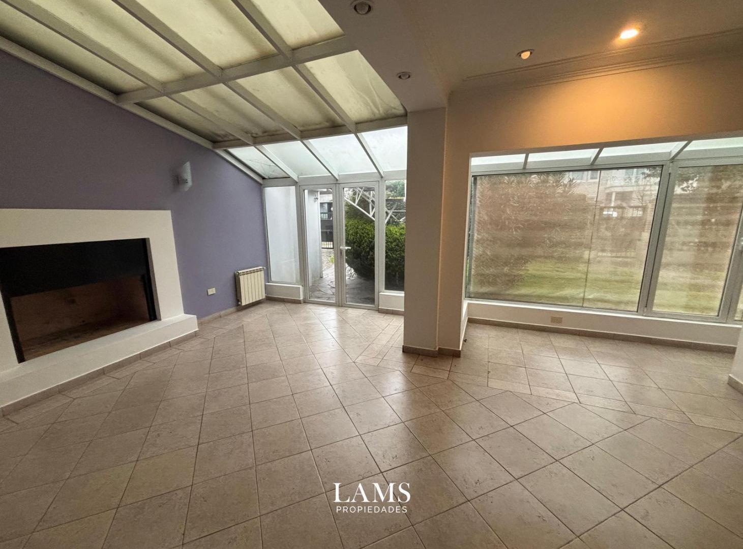 Foto de Casa EN VENTA - Barrio San Carlos, imagen 1