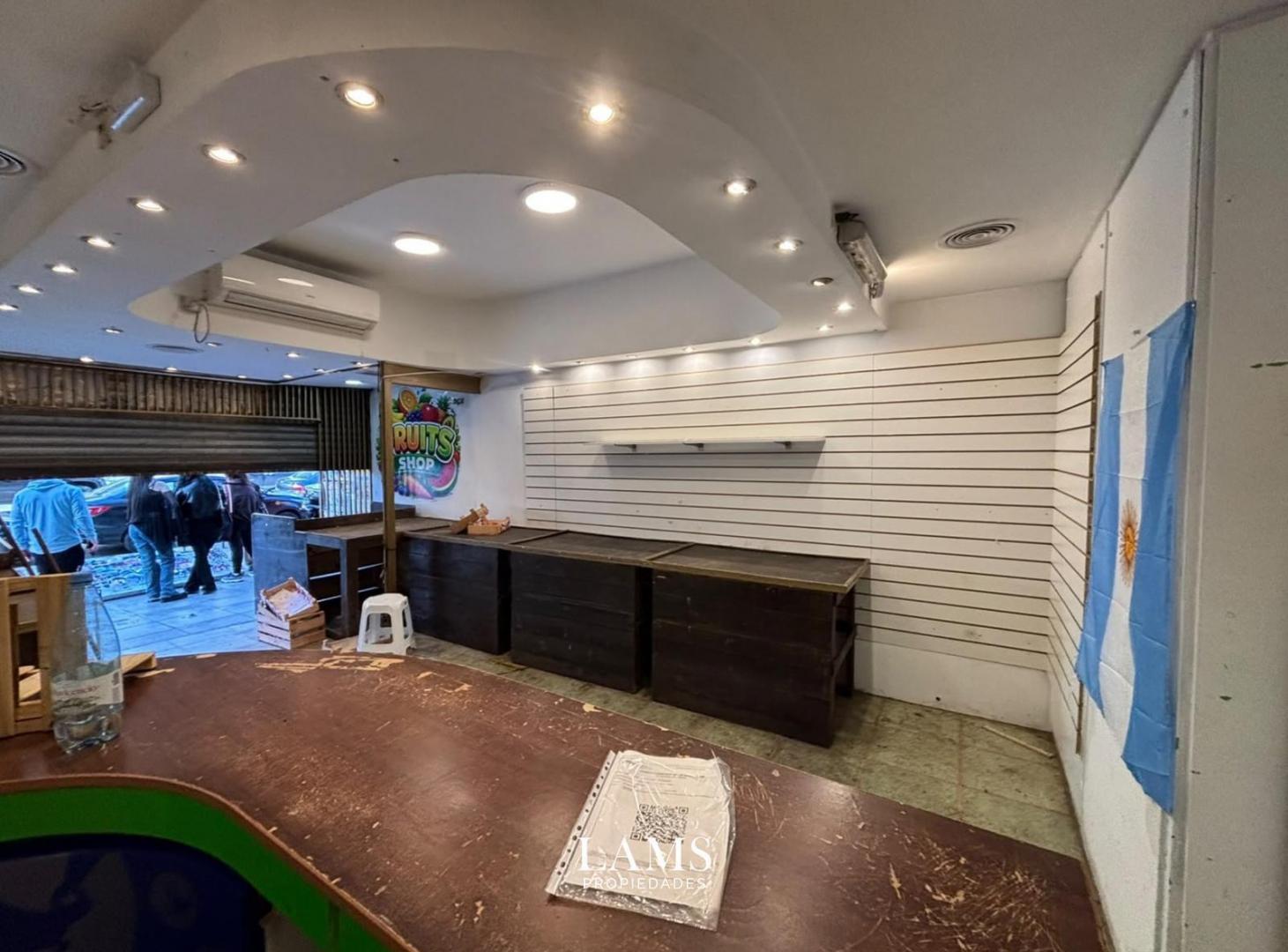 Foto de Alquiler - Importante Local en Avenida Luro - Zona Centro, imagen 2