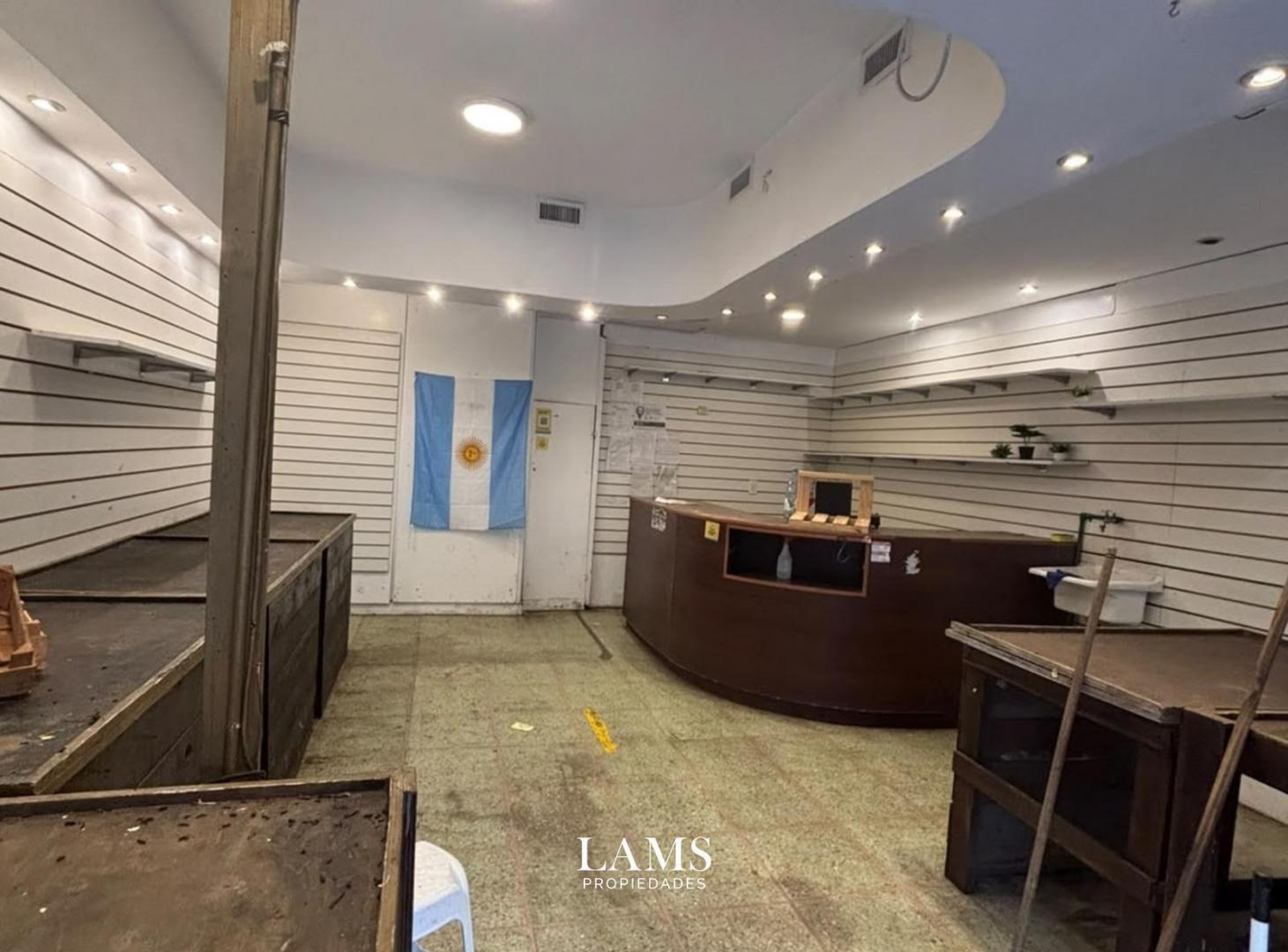 Foto de Alquiler - Importante Local en Avenida Luro - Zona Centro, imagen 1