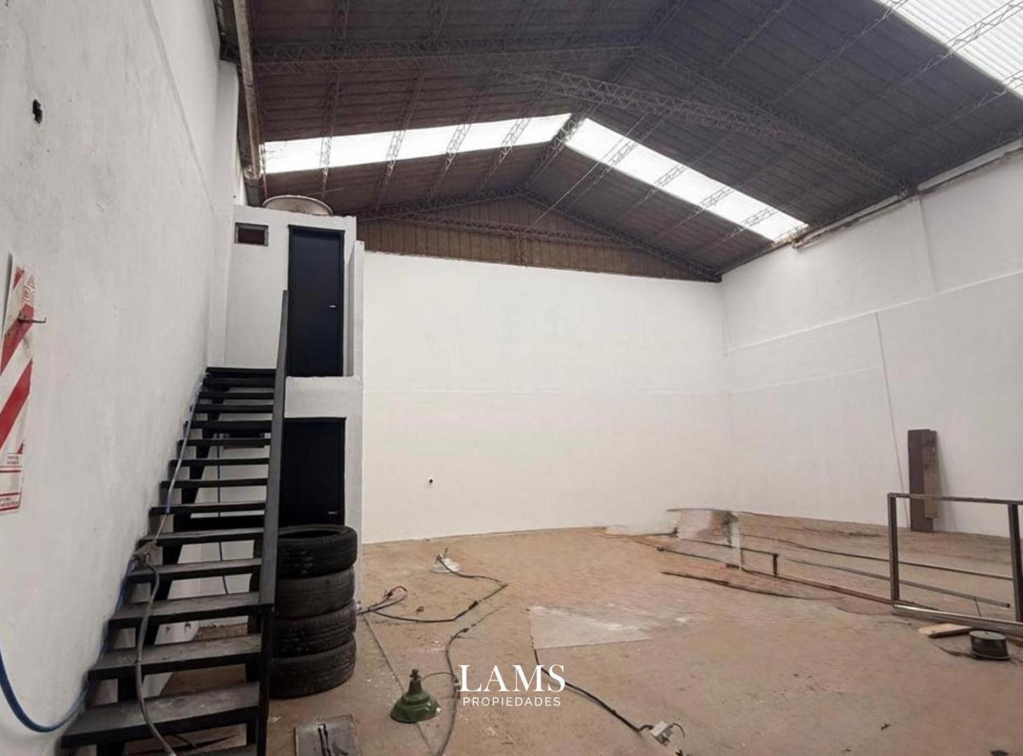 Foto de VENTA - Galpón Local Departamento - Zona Villa Primera, imagen 4