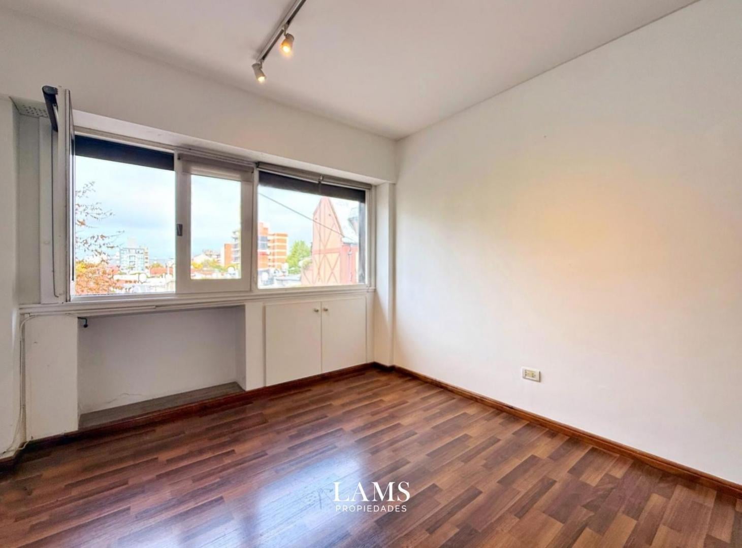 Foto de Alquiler 24 meses -Departamento 2 ambientes con cochera - Zona Chauvin, imagen 4
