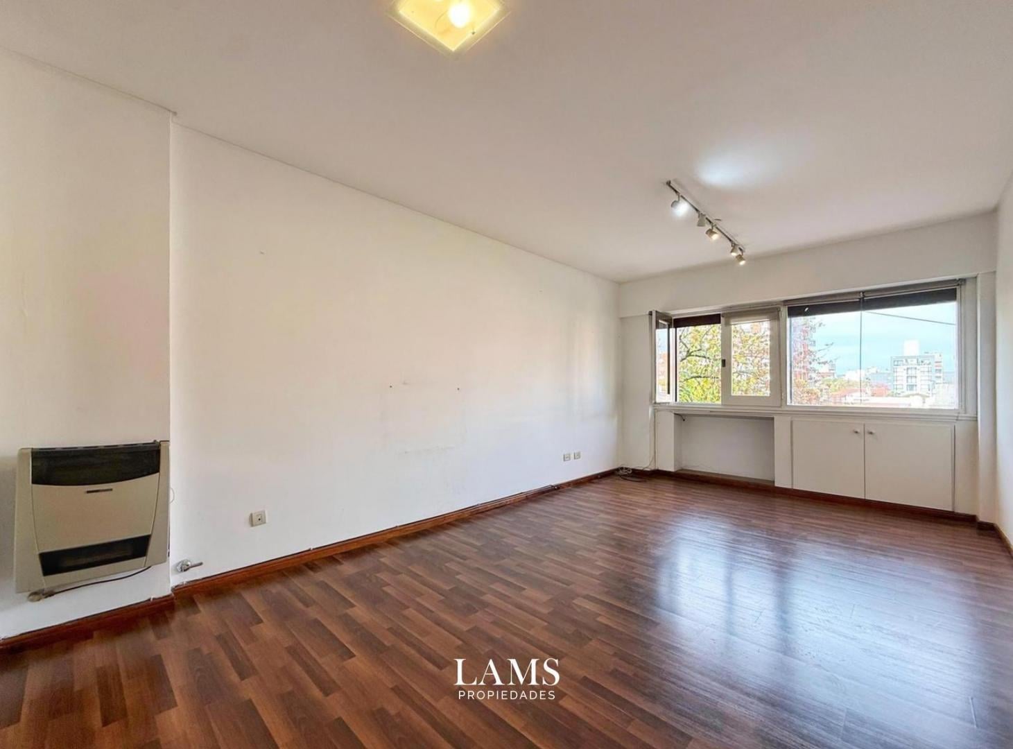 Foto de Alquiler 24 meses -Departamento 2 ambientes con cochera - Zona Chauvin, imagen 2