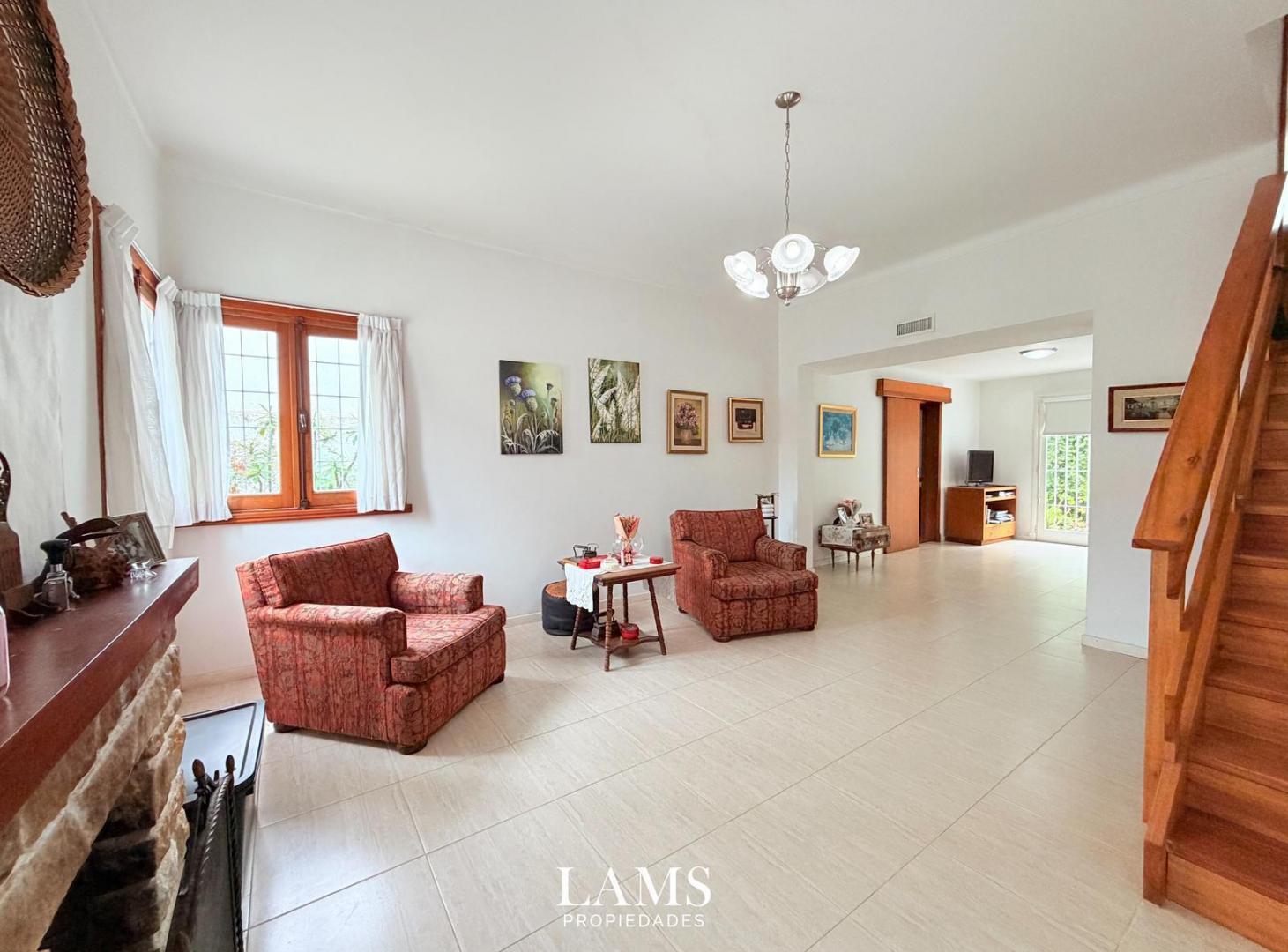 Foto de Venta - Chalet 4 ambientes de dos pisos con garaje - Lomas de Stella, imagen 3