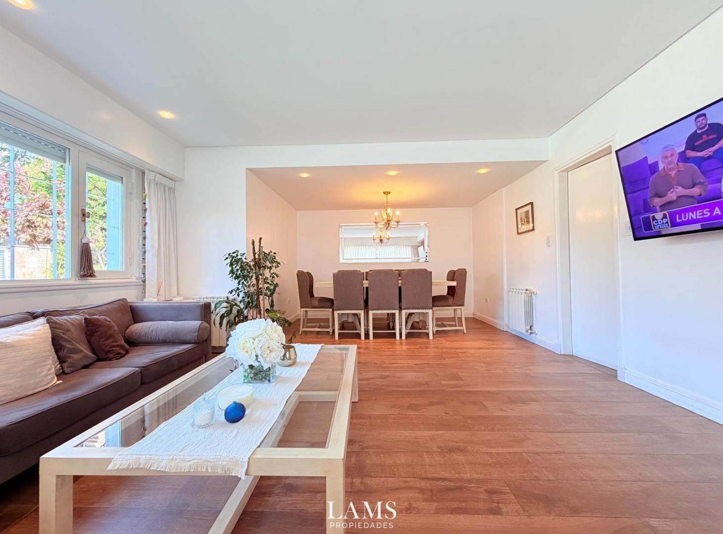 Foto de Venta - PH 4 ambientes con amplio parque y piscina - Barrio San Carlos, imagen 1