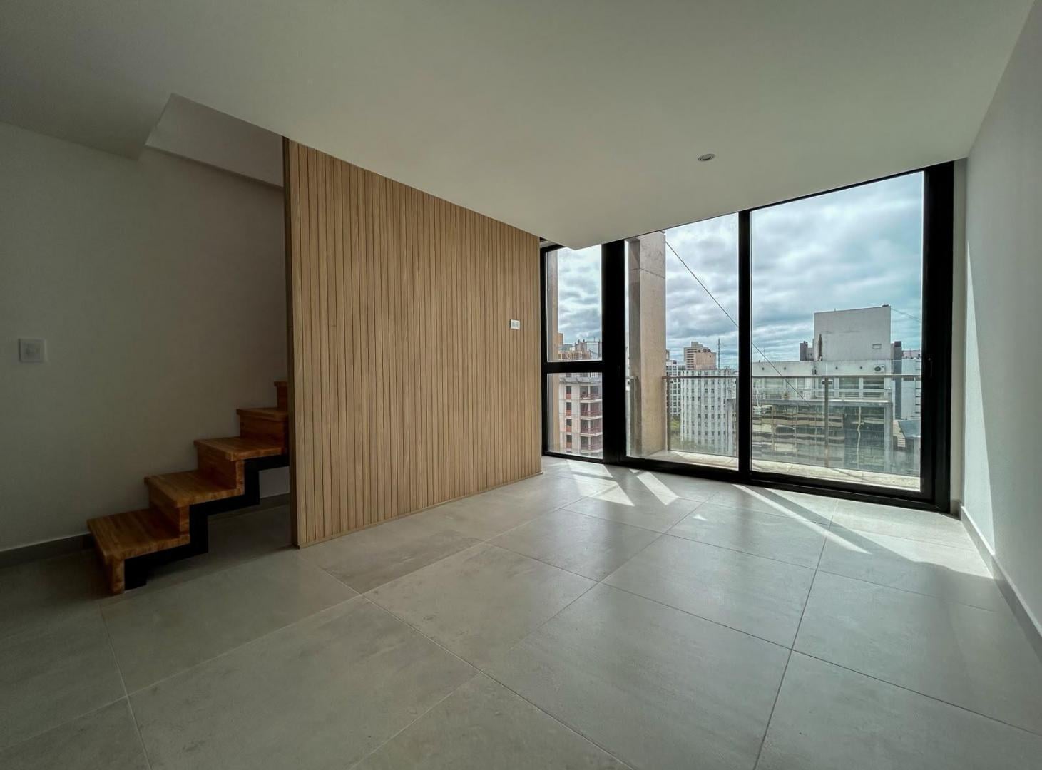 Foto de Venta - Dúplex 2 ambientes a estrenar con balcón y cochera - Zona Plaza, imagen 1