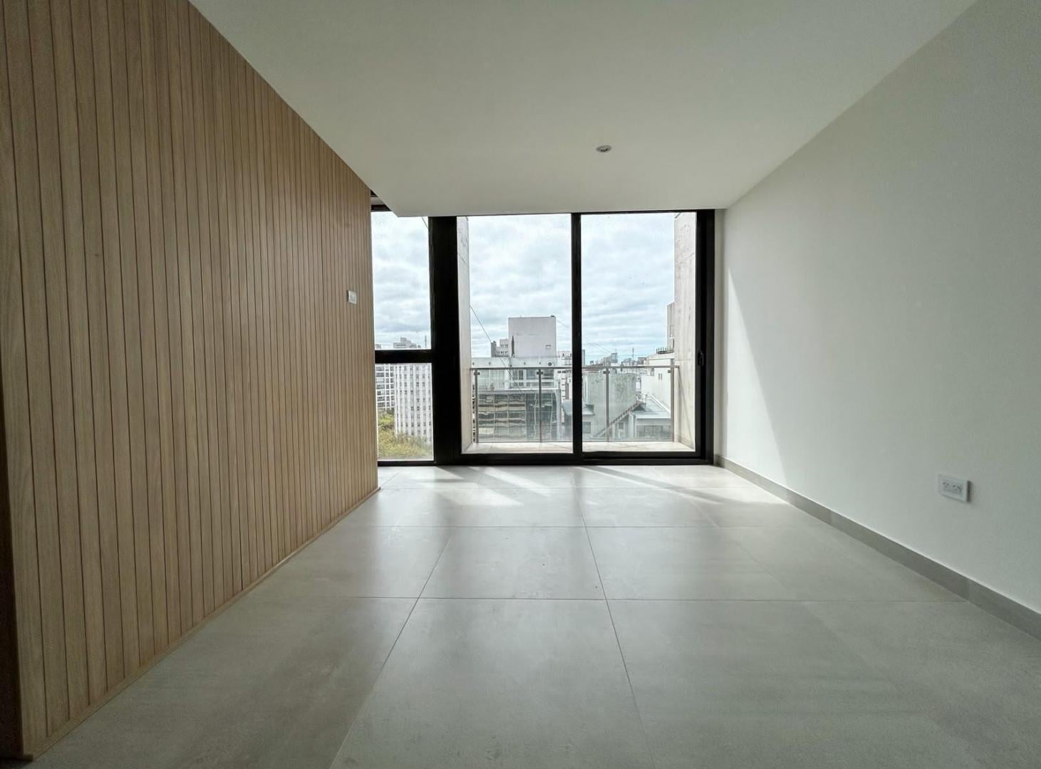Foto de Venta - Dúplex 2 ambientes a estrenar con balcón y cochera - Zona Plaza, imagen 2