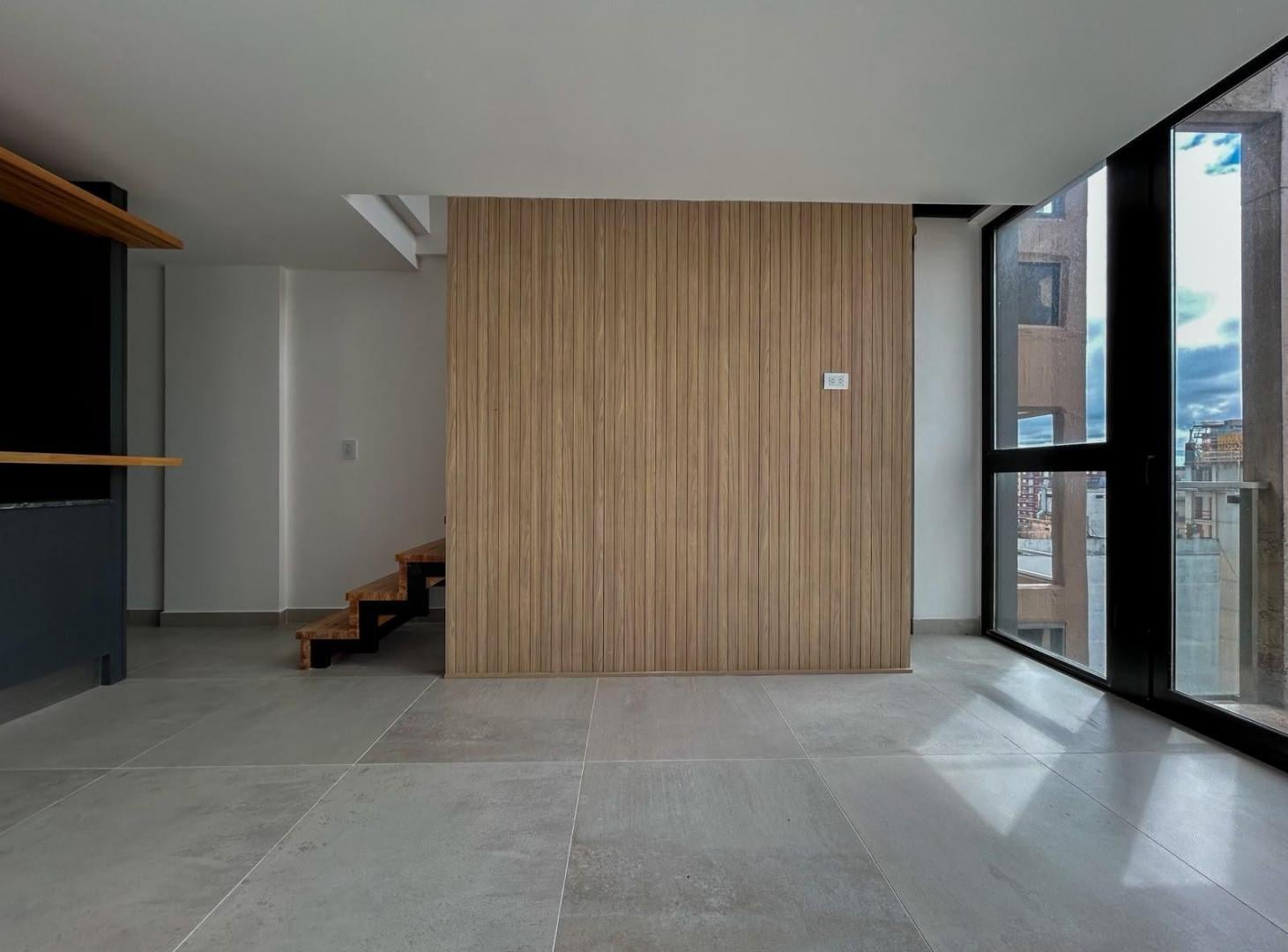 Foto de Venta - Dúplex 2 ambientes a estrenar con balcón y cochera - Zona Plaza, imagen 3