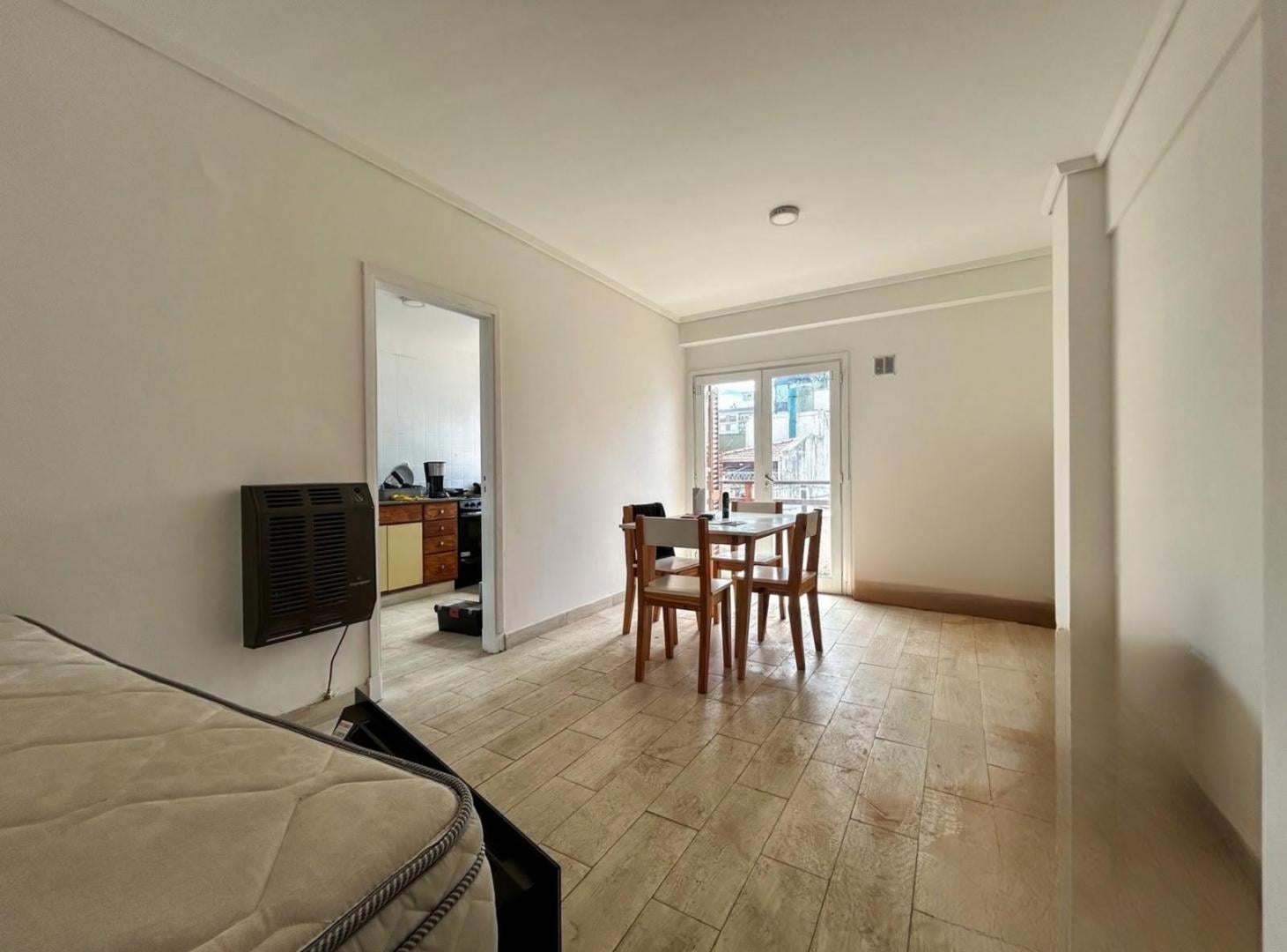 Foto de Venta - Departamento 2 ambientes lateral con balcón - Zona centro, imagen 5