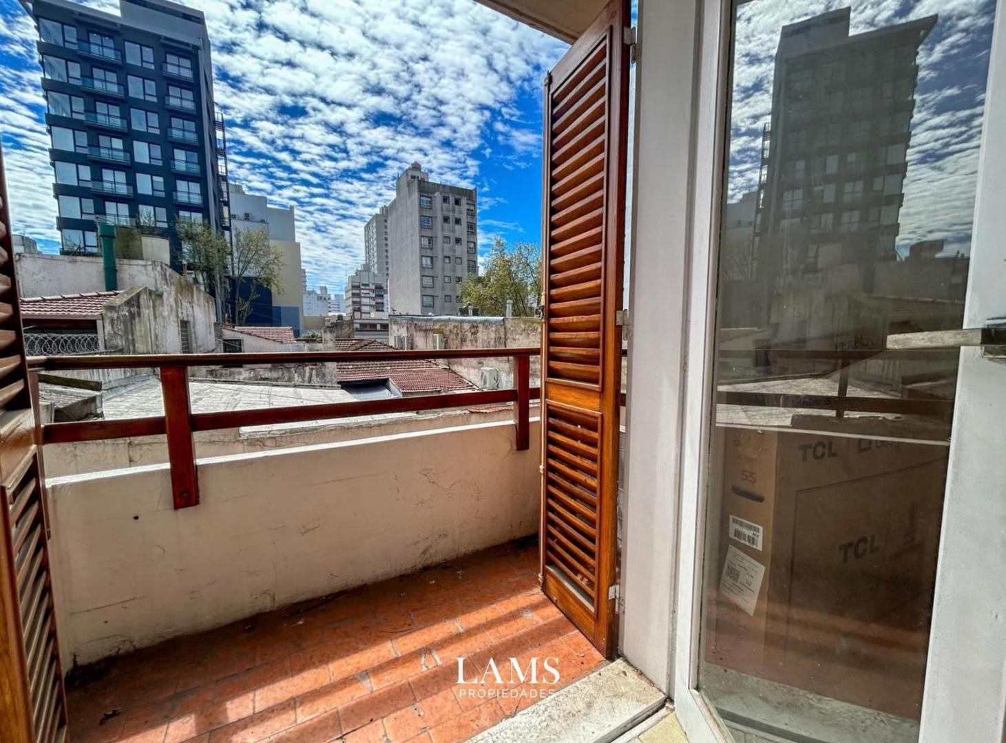 Foto de Venta - Departamento 2 ambientes lateral con balcón - Zona centro, imagen 3
