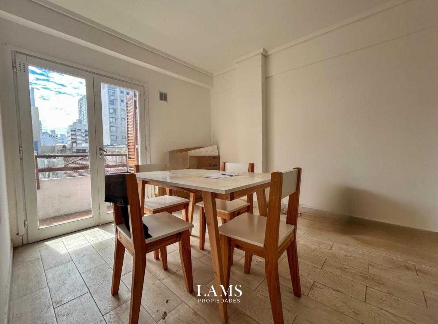 Foto de Venta - Departamento 2 ambientes lateral con balcón - Zona centro, imagen 2