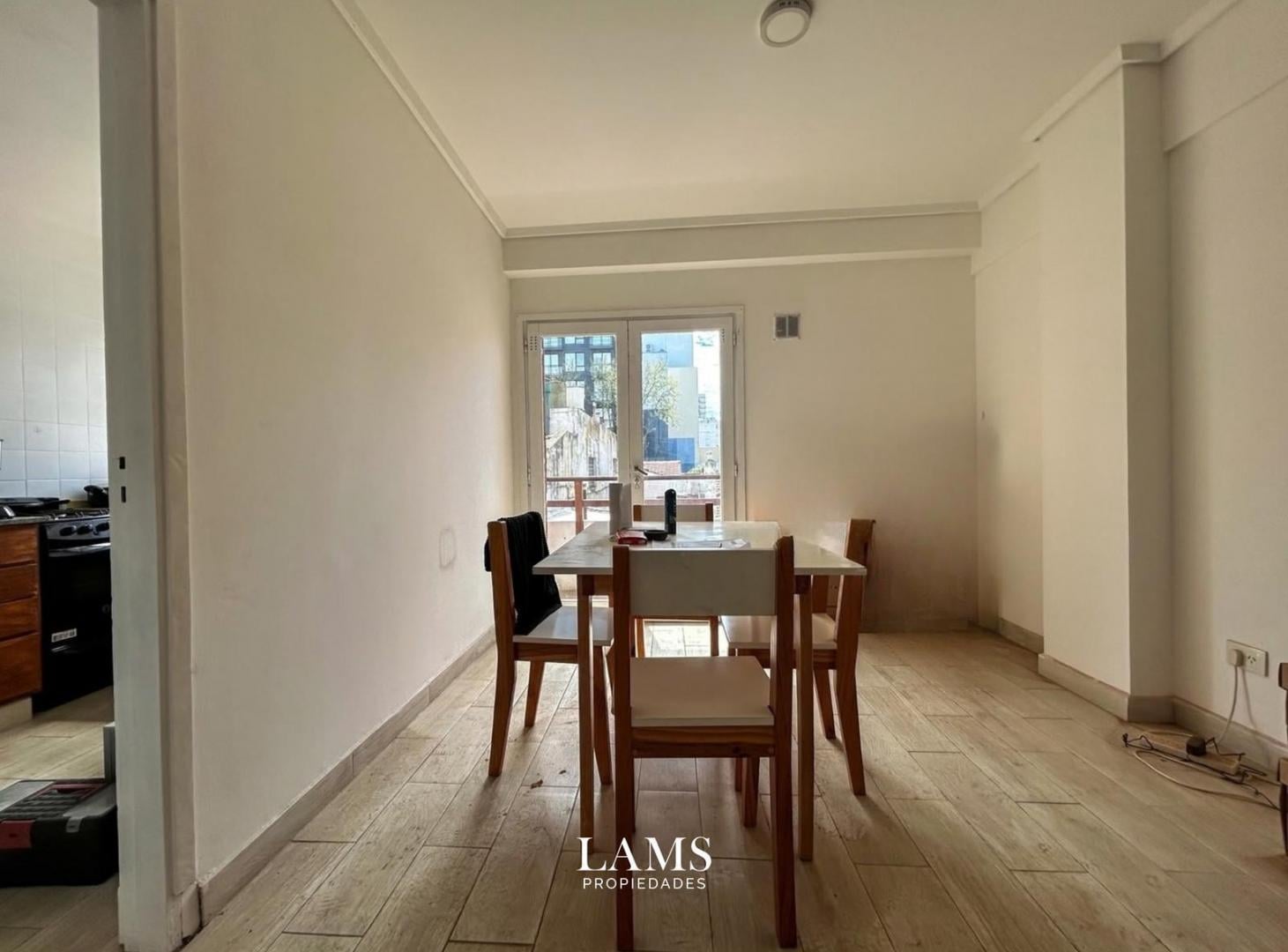 Foto de Venta - Departamento 2 ambientes lateral con balcón - Zona centro, imagen 1