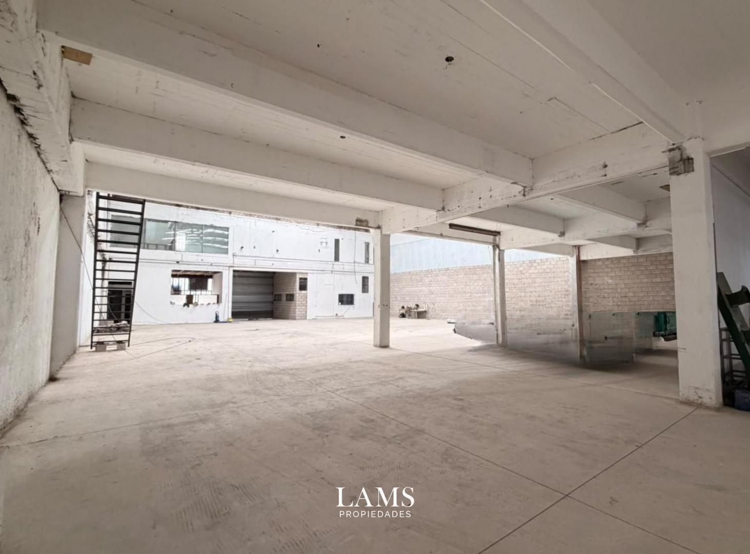 Foto de Alquiler de galpón de 1200m2 en excelente ubicación - zona Las Avenidas, imagen 5