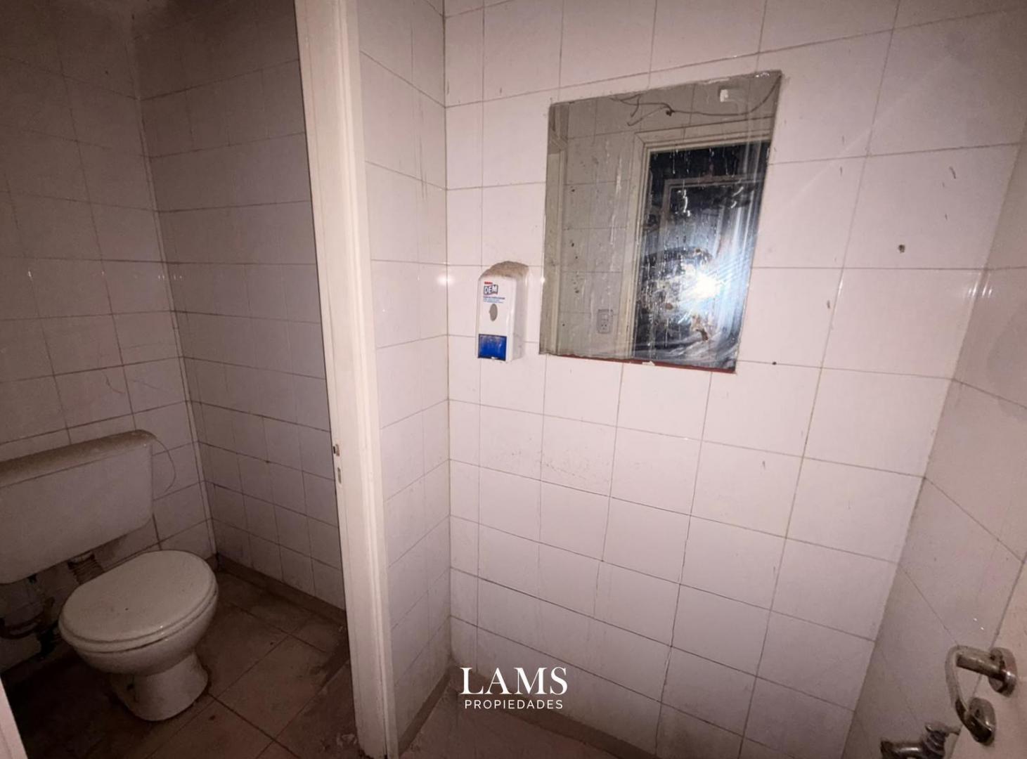 Foto de Local de 60m2 al frente en alquiler - zona Las Avenidas., imagen 4