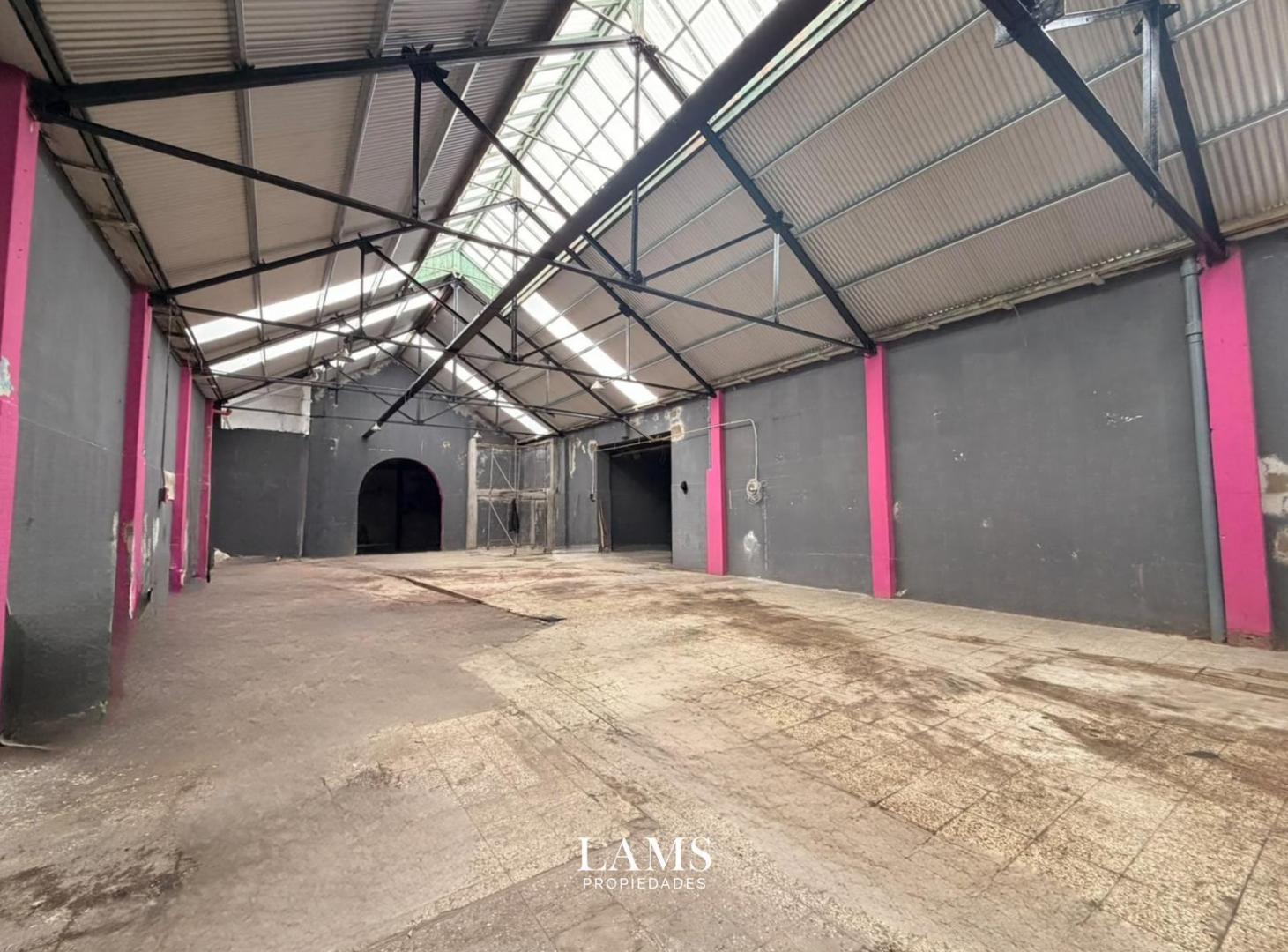 Foto de Galpón de 600m2 al frente en alquiler - zona Las Avenidas., imagen 2