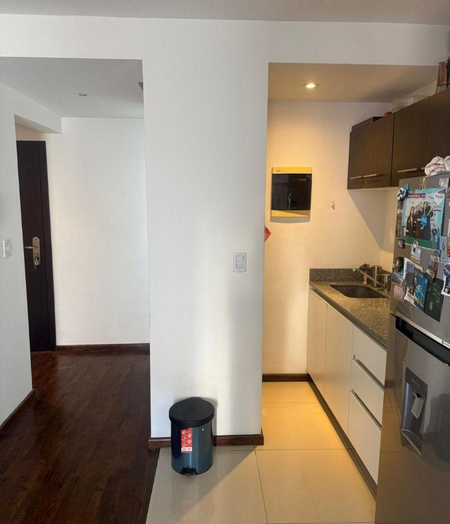 Foto de Dos Ambientes con Cochera Fija y Balcón - Edificio Moderno, imagen 3