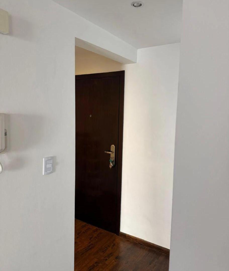 Foto de Dos Ambientes con Cochera Fija y Balcón - Edificio Moderno, imagen 2