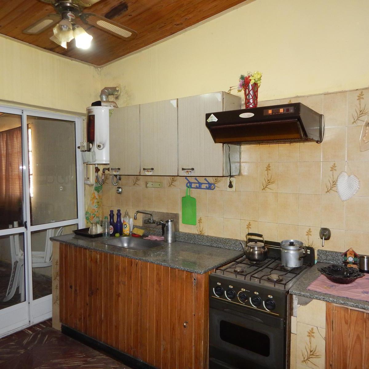 Foto de Casa y local comercial sobre calle Paso de los Andes. Ideal para renta. SAN JOSE. ENTRE RIOS., imagen 2