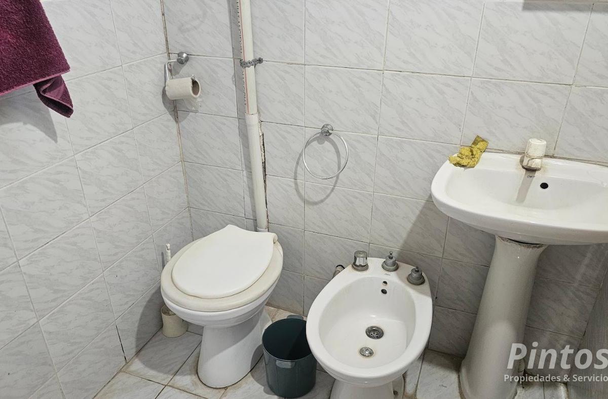 Foto de Casa antigua con extenso terreno. Radio céntrico. Ideal para desarrollo, imagen 2