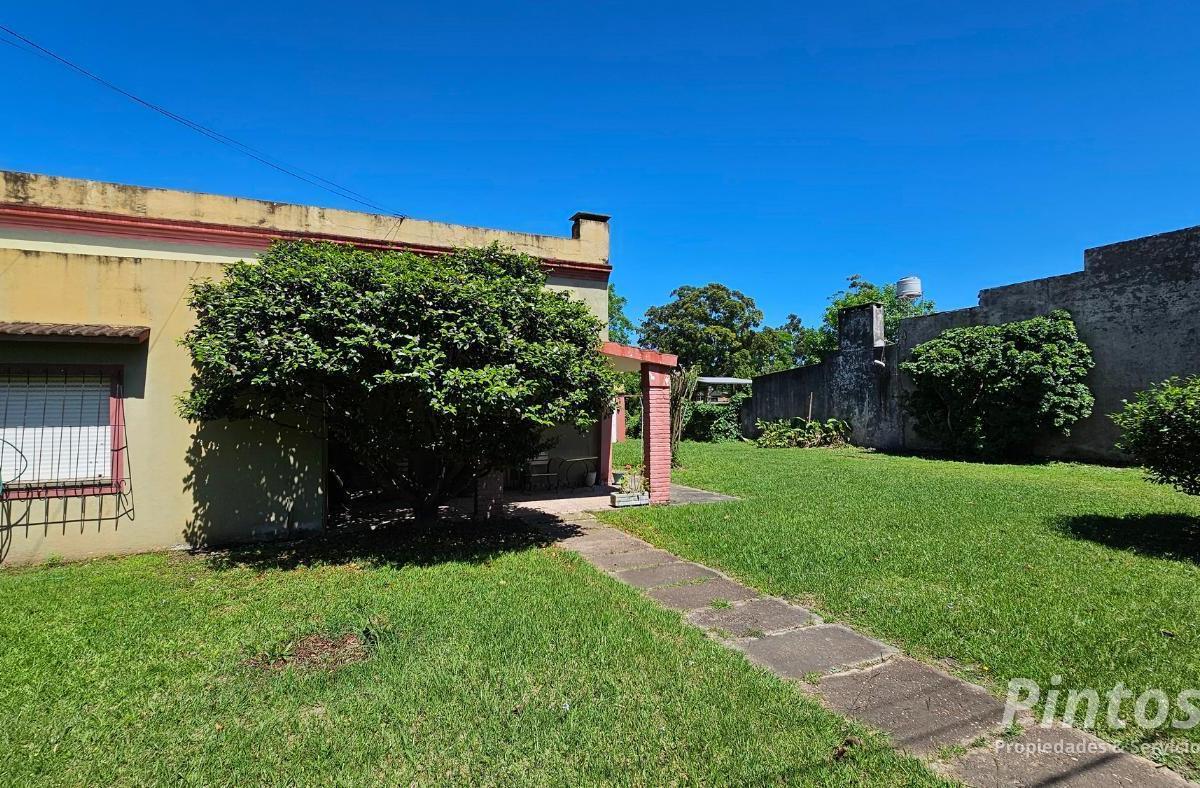 Casa antigua con extenso terreno. Radio céntrico. Ideal para desarrollo inmobiliario. SAN JOSE.