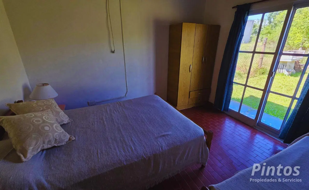 Casa a solo media cuadra de Acceso a Pueblo Liebig. Gran oportunidad. 2