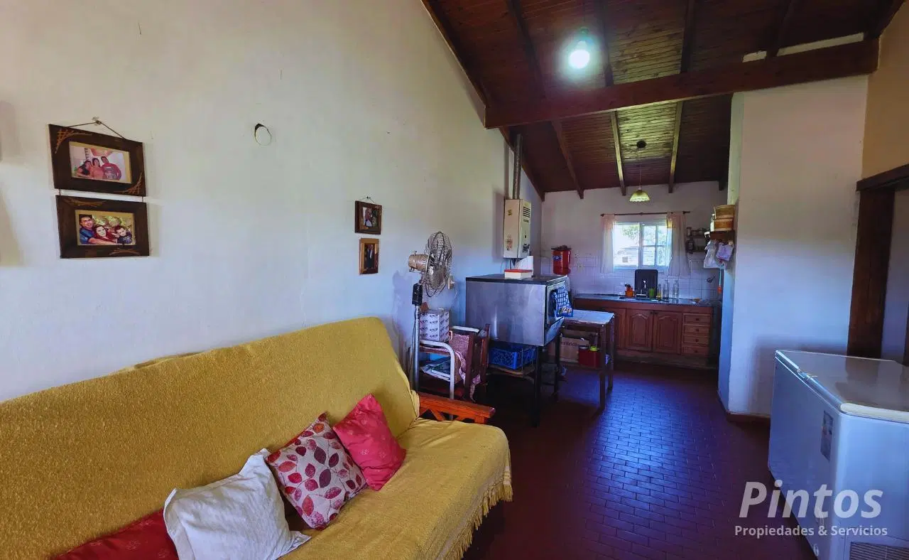 Casa a solo media cuadra de Acceso a Pueblo Liebig. Gran oportunidad. 3