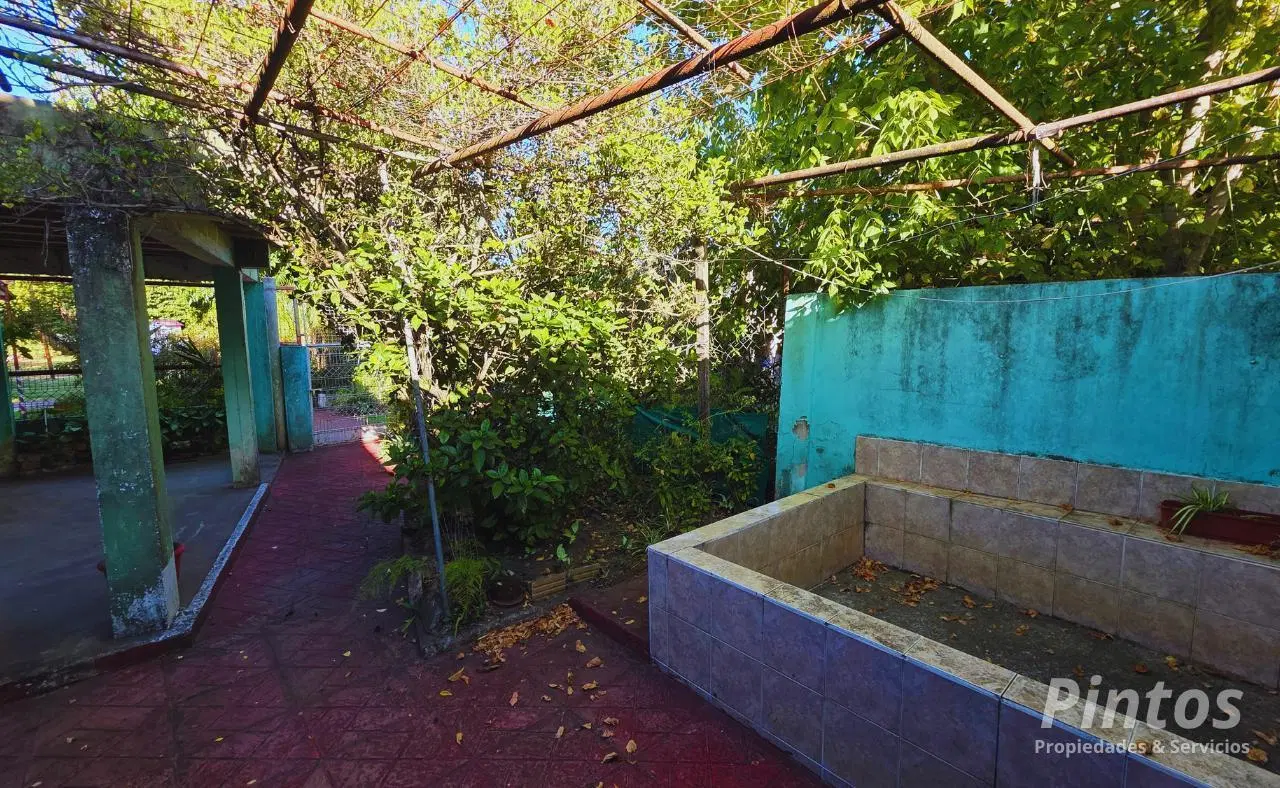 Casona antigua a reciclar en Pueblo Liebig. 3