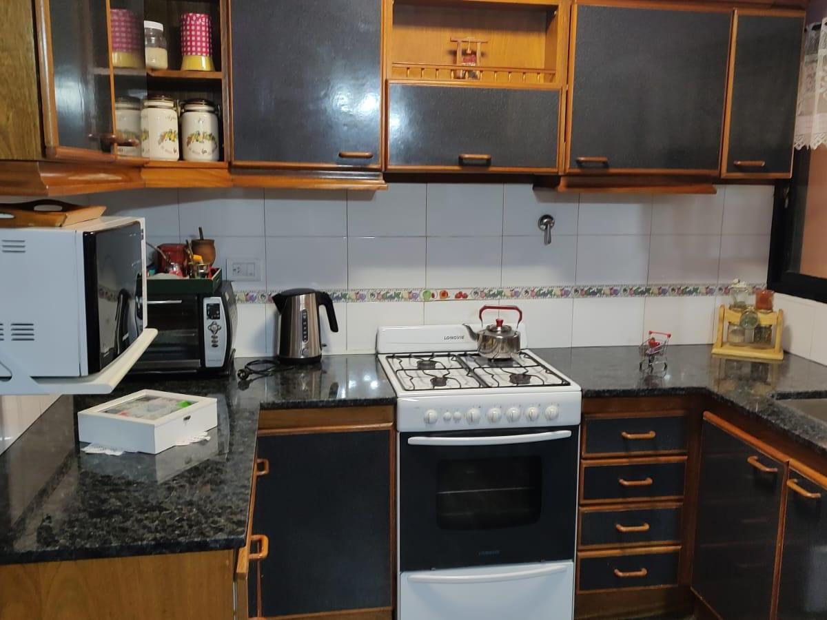 Foto de Casa en Lote Propio de 4 Ambientes con Cochera, Patio, Quincho, 3 Baños, imagen 3