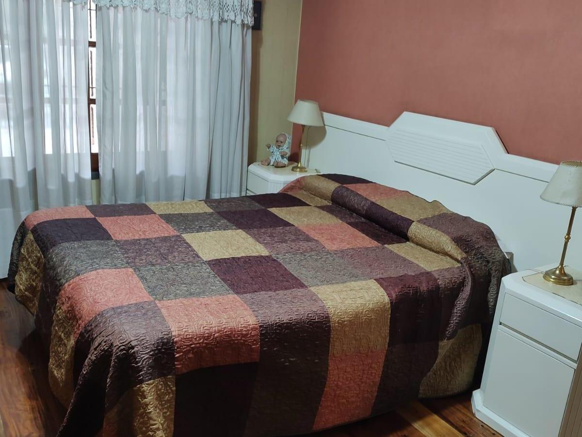 Foto de Casa en Lote Propio de 4 Ambientes con Cochera, Patio, Quincho, 3 Baños, imagen 2
