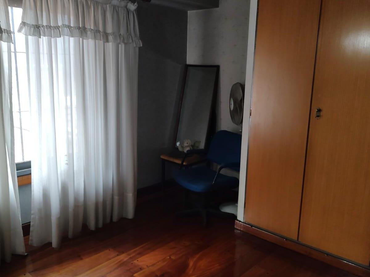 Foto de Casa en Lote Propio de 4 Ambientes con Cochera, Patio, Quincho, 3 Baños, imagen 5