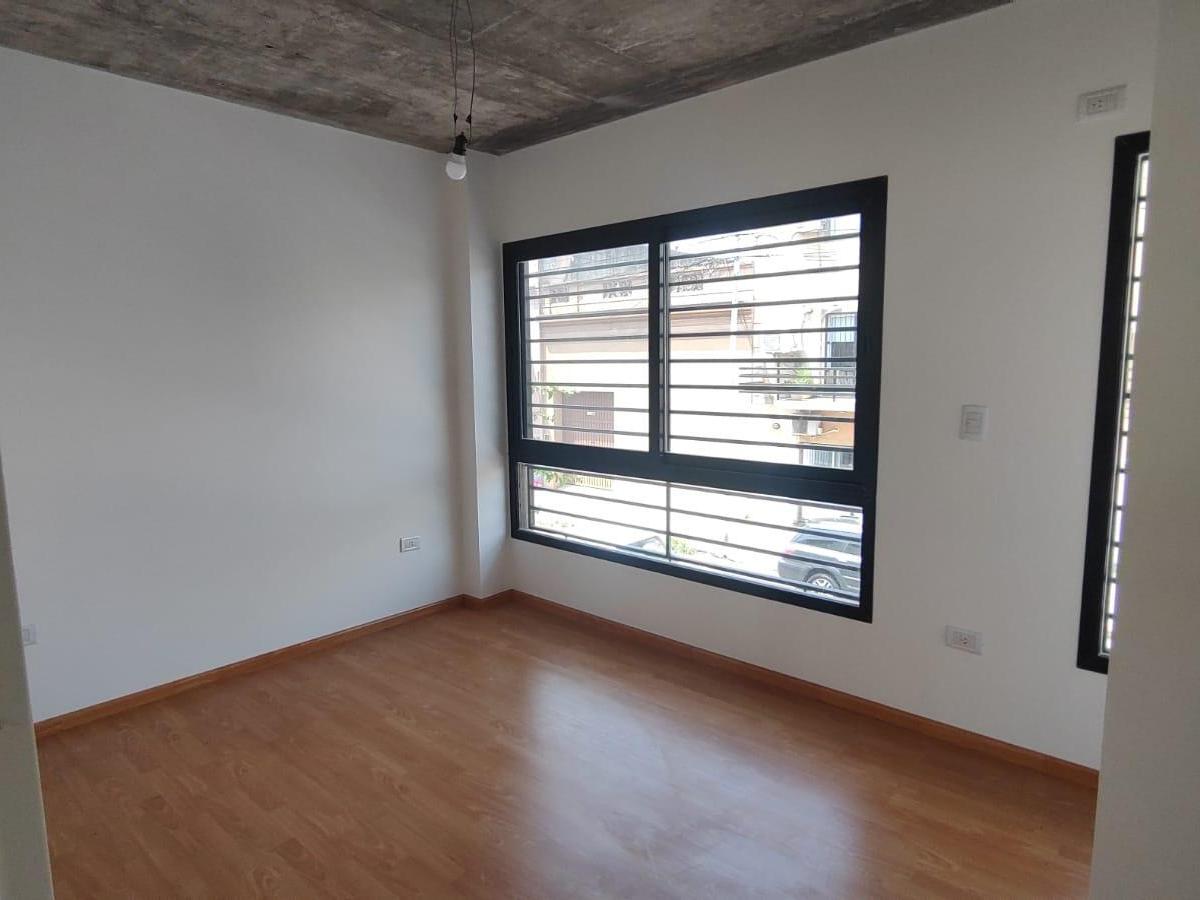 Tipo Casa 3 Ambientes Entrada indep. a Estrenar dos Baños, Patio y Parrilla