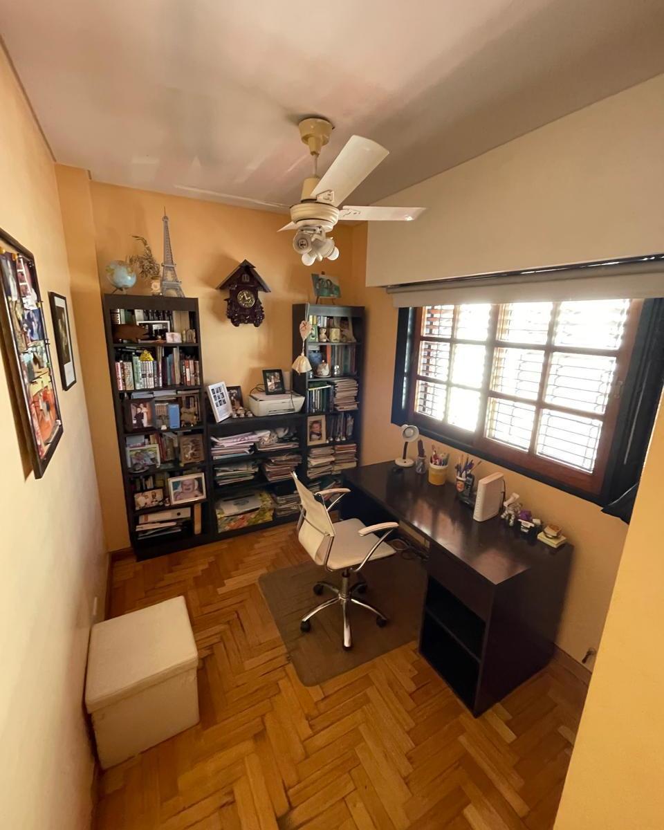 Foto de Casa Sobre Lote de 8,66 x 26,50 Cochera 2 Autos Playroom Pileta Suite, imagen 5