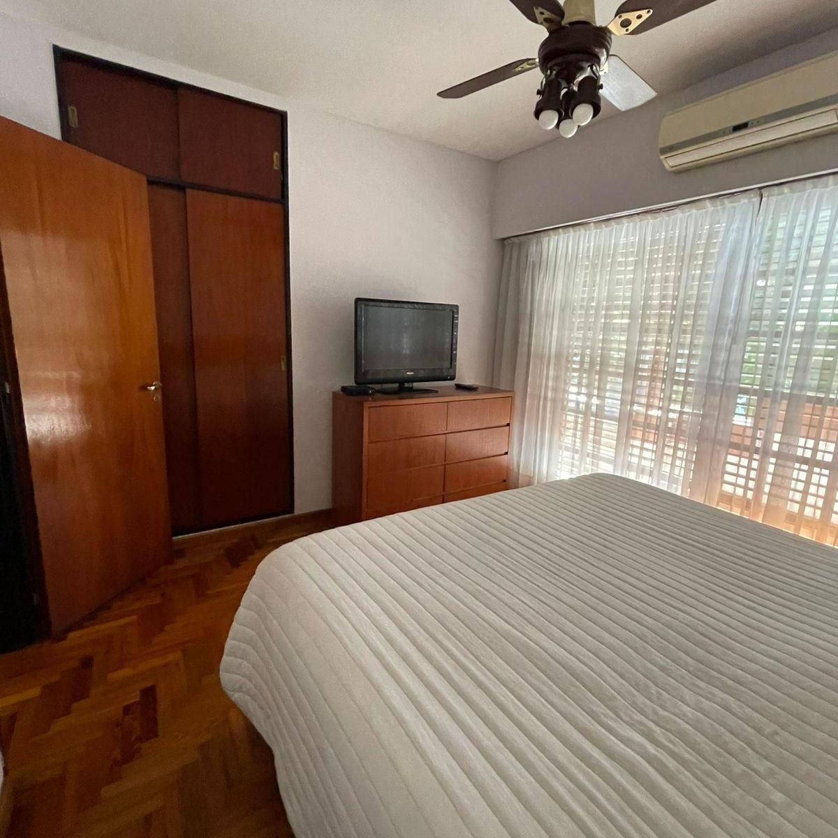 Foto de Casa Sobre Lote de 8,66 x 26,50 Cochera 2 Autos Playroom Pileta Suite, imagen 4