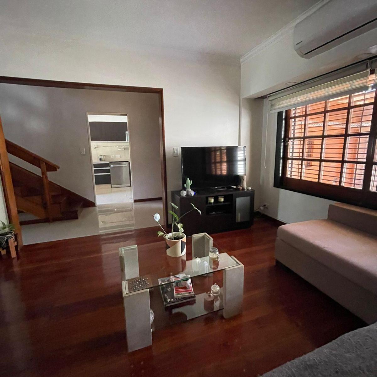 Casa Sobre Lote de 8,66 x 26,50 Cochera 2 Autos Playroom Pileta Suite Vestidor