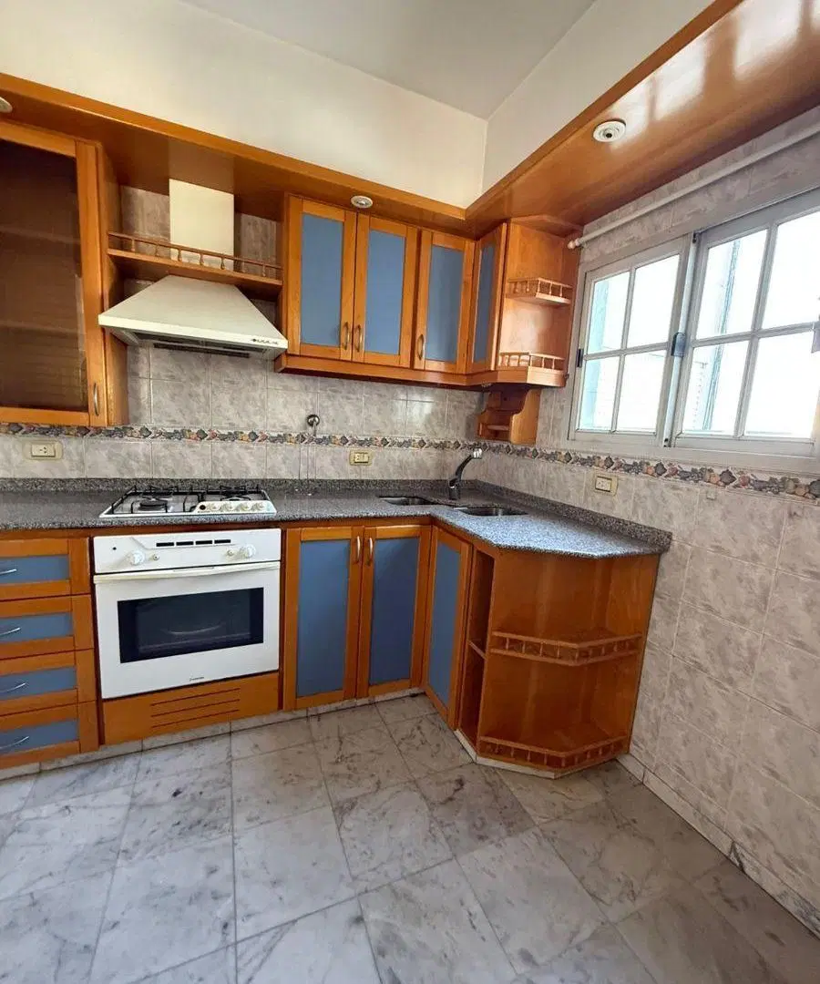 Departamento de 3 Ambiente en Edificio al Contra Frente con Balcon, Lavadero y Cochera Movil 4